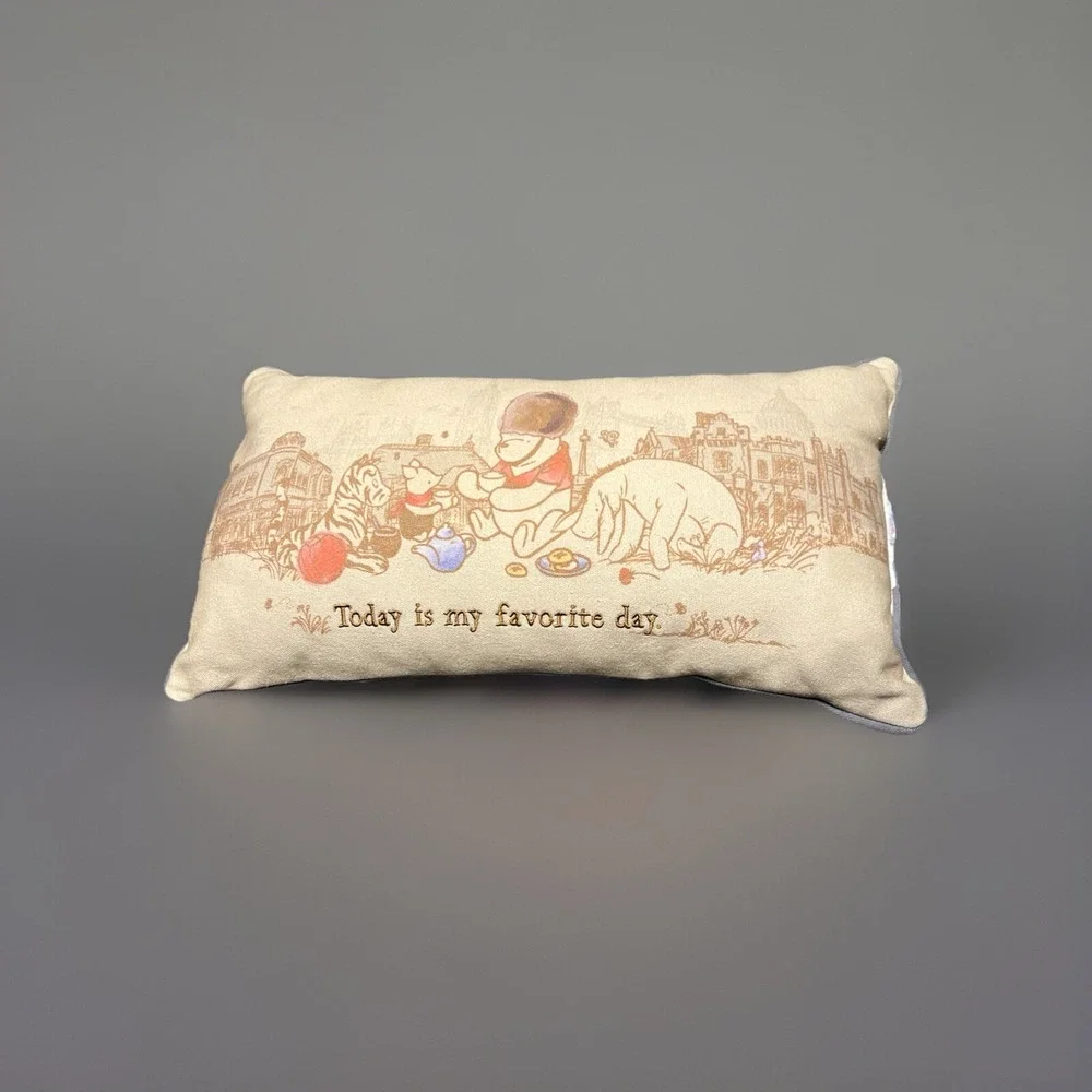 Disney Epcot World Showcase UK Pavilion WINNIE‎ THE POOH Pillow